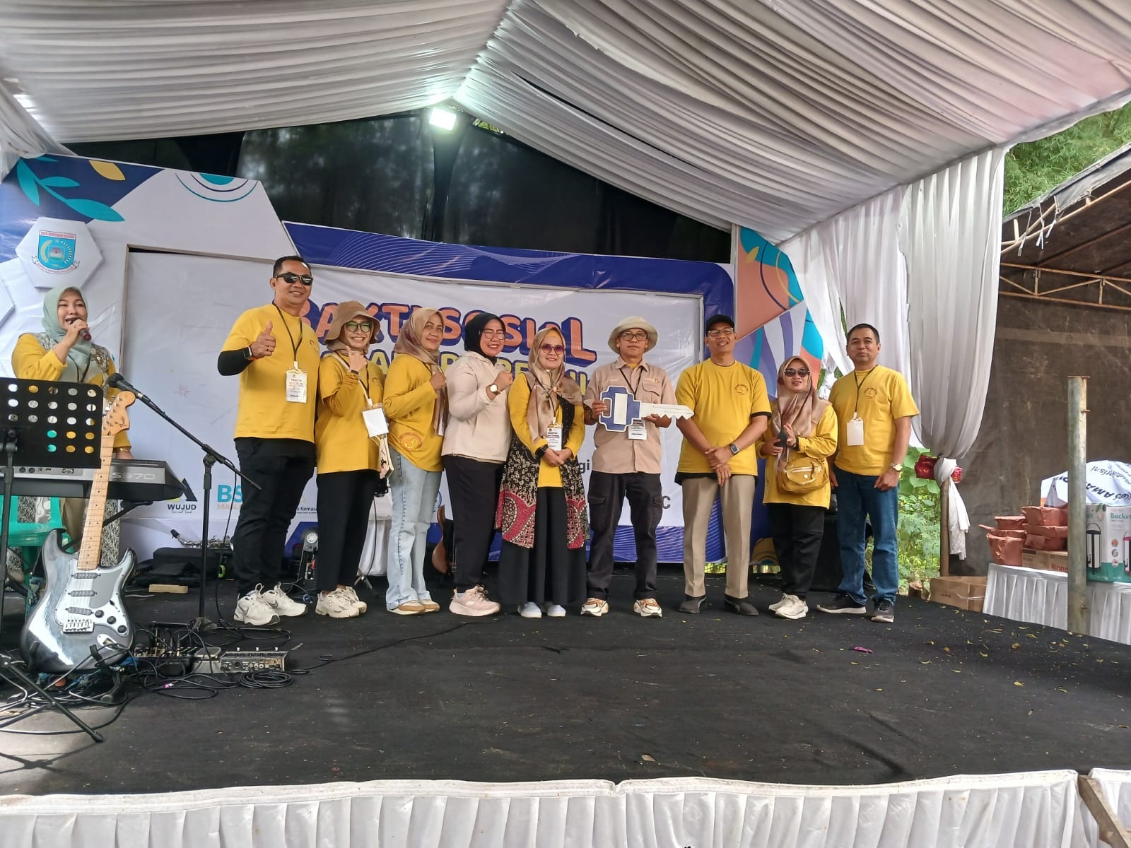 Anggota DPRD Tangsel Zulfa Sungki Setiawati Apresasi Kekompakan Warga Amarapura