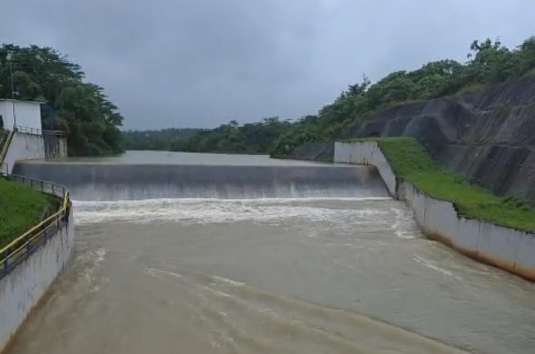 Tinggi Muka Air Bendungan Sindangheula Naik