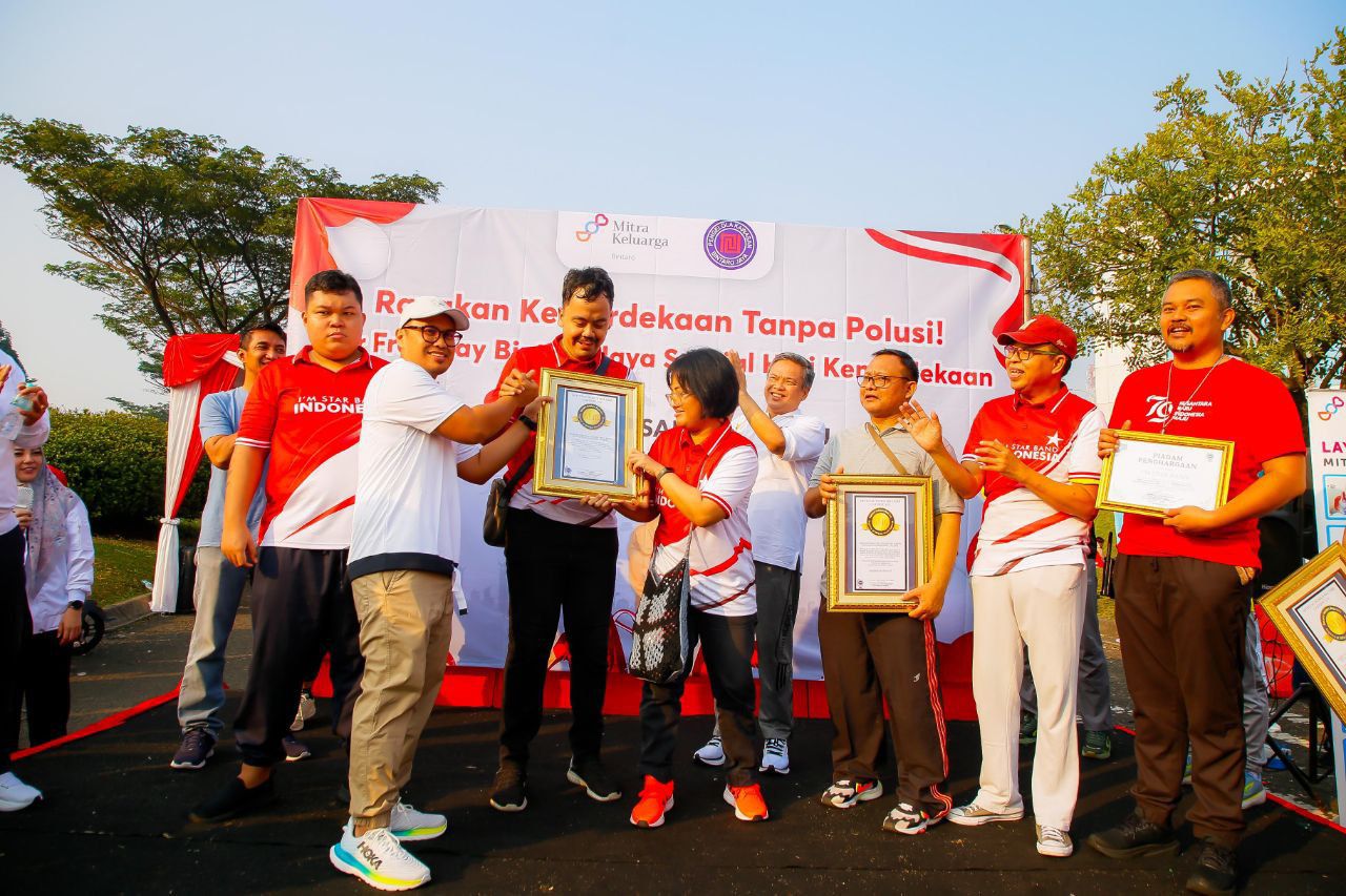 Car Free Day di Bintaro, Pilar Serahkan Penghargaan untuk Grup Band ABK yang Pecahkan Rekor Dunia