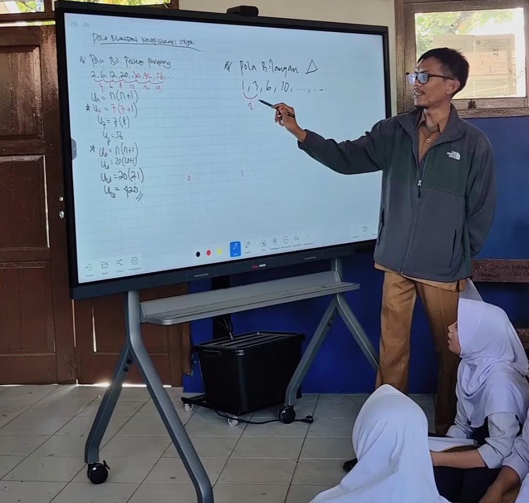 SMPN 1 Sepatan Ubah Pembelajaran Matematika Lewat Papan Interaktif