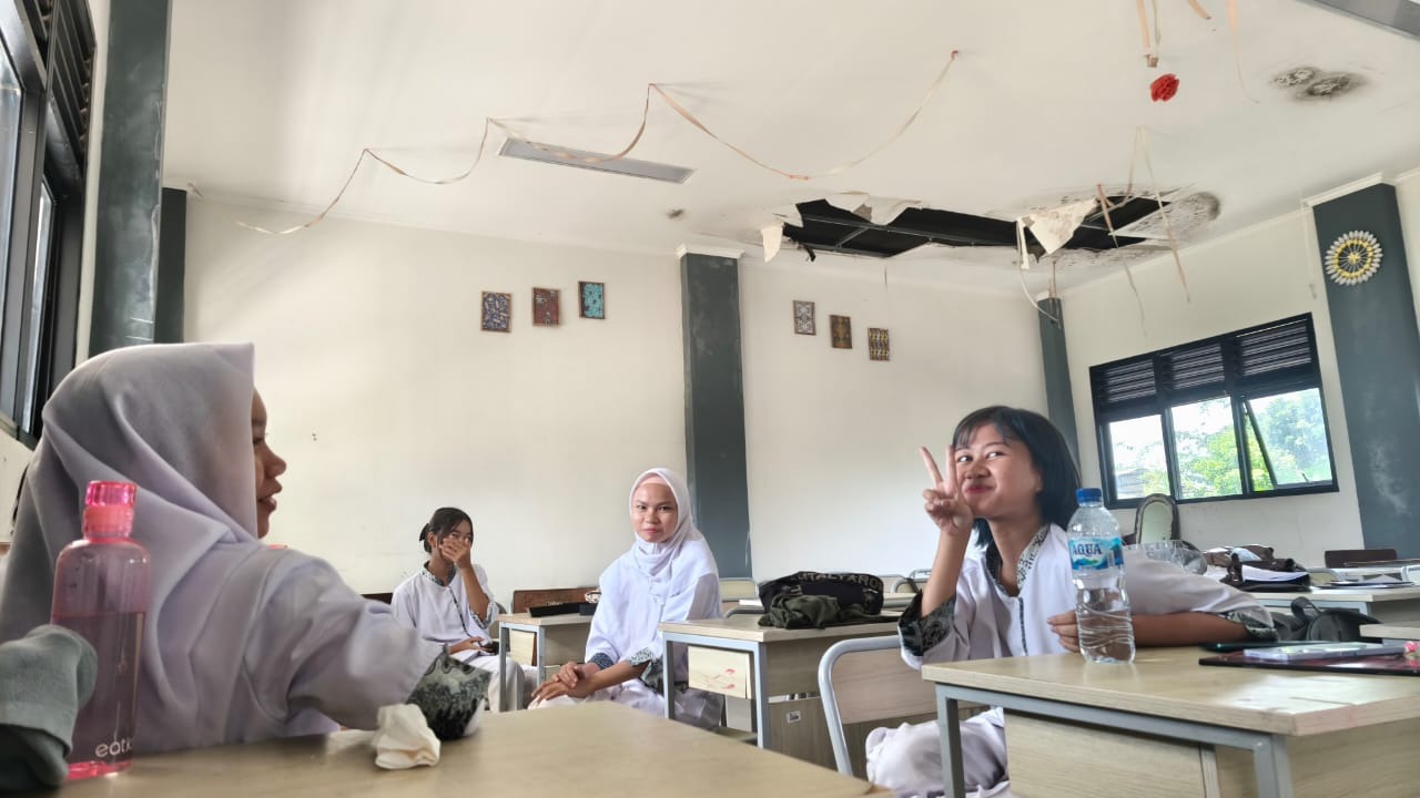 Gubernur Warning Dindikbud, Usia Bangunan Baru 3 Tahun, Plafon SMKN 8 Kota Tangsel Jebol