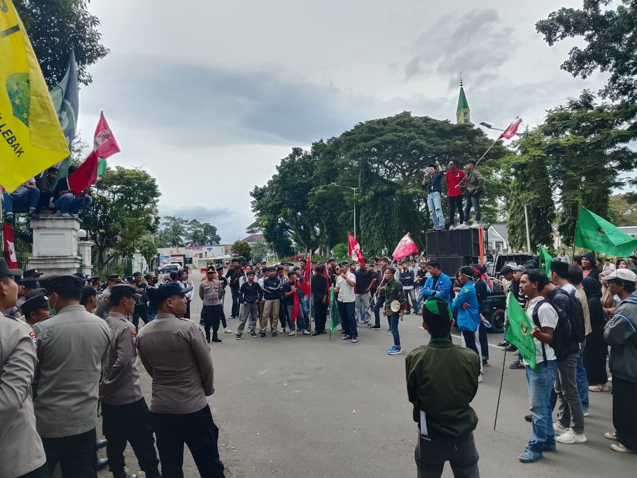 Satu Tahun Kepemimpinan Hasbi-Amir, Mahasiswa Nilai Hanya Jadi Bemper Oligarki 