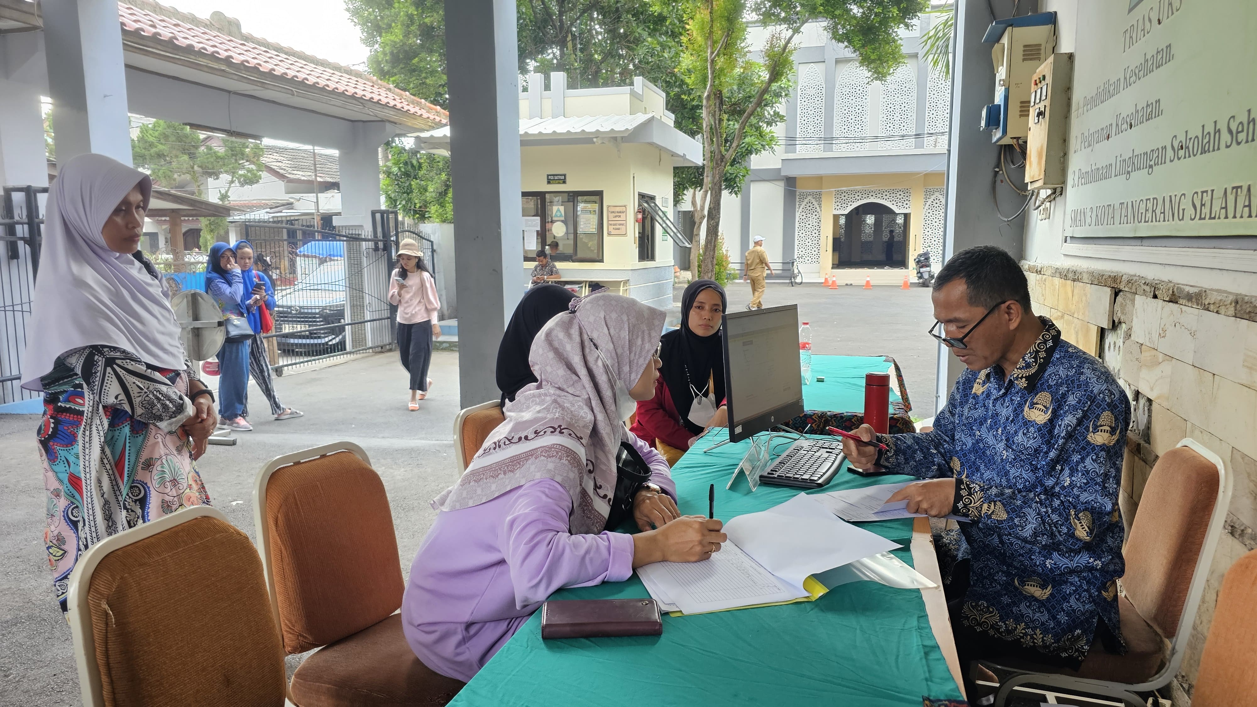 Orang Tua Siswa Keluhkan SPMB SMA Secara Online
