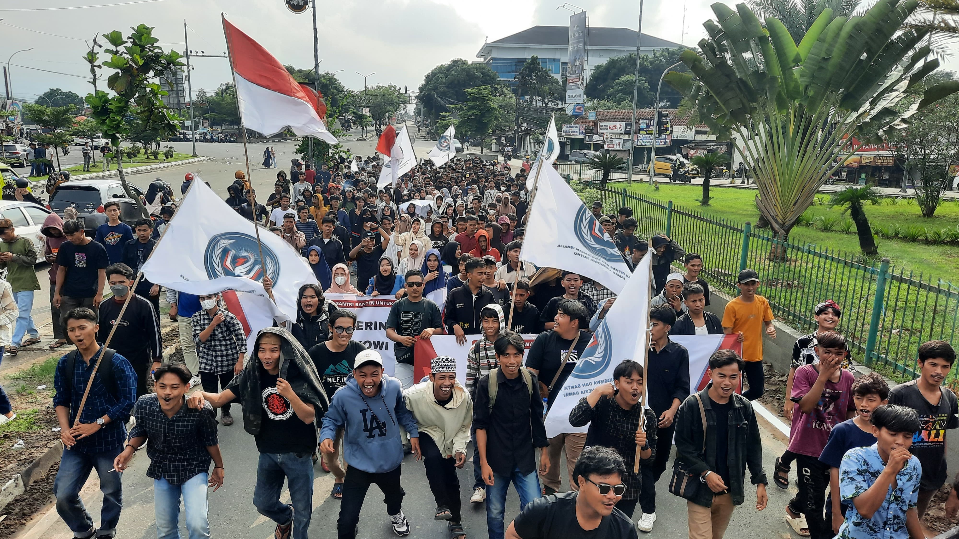 1.000 Mahasiswa dan Santri Banten Gelar Aksi Damai Kawal Pemerintah Jokowi Sampai Tuntas.