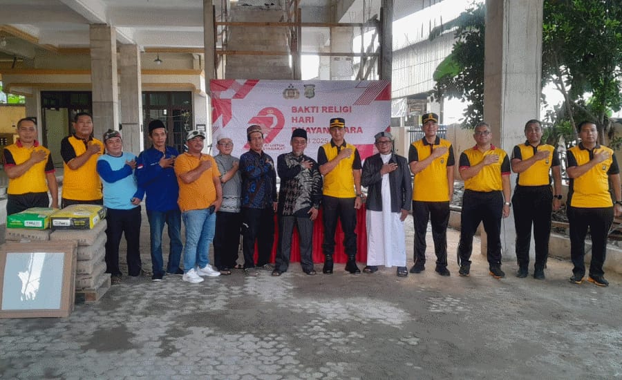 Hari Bhayangkara, Polisi Bersih-Bersih Rumah Ibadah Serentak di Tangerang