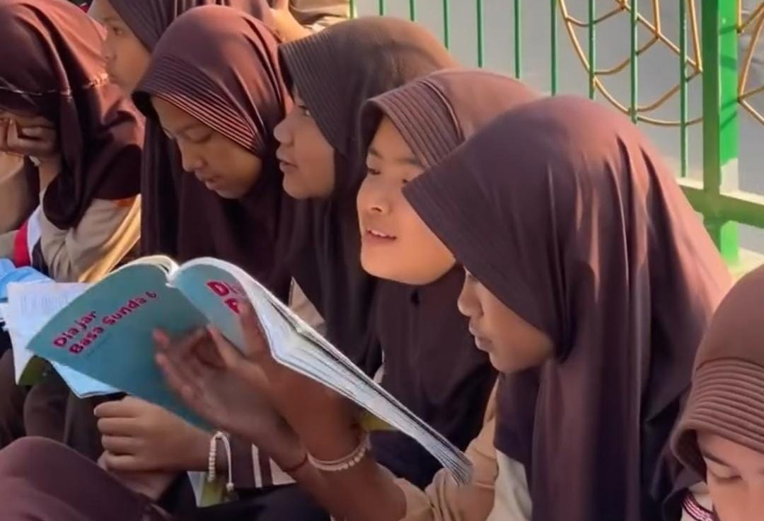 SDN Cikuya II Biasakan Siswa Membaca