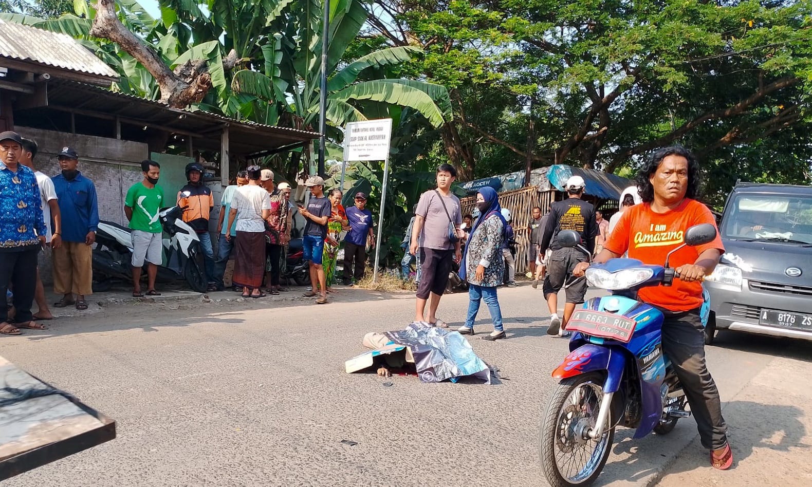 Karyawati Terlindas Truk di Jalan Raya Daon Kukun, Sopir Kabur