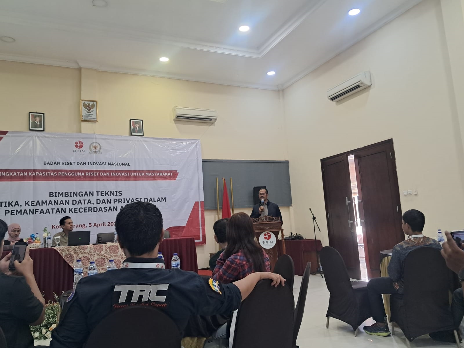 DPR Tekankan Adab dan Keamanan Data di Era AI