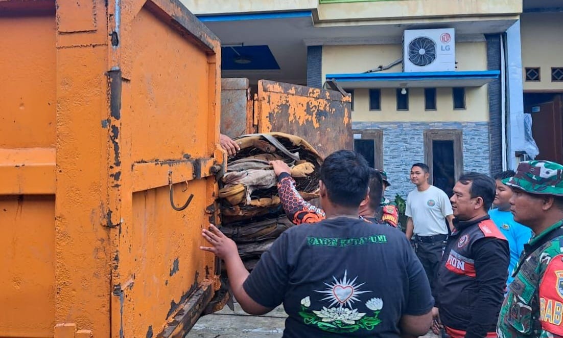 Gelar Kerja Bakti Massal Pasca Banjir