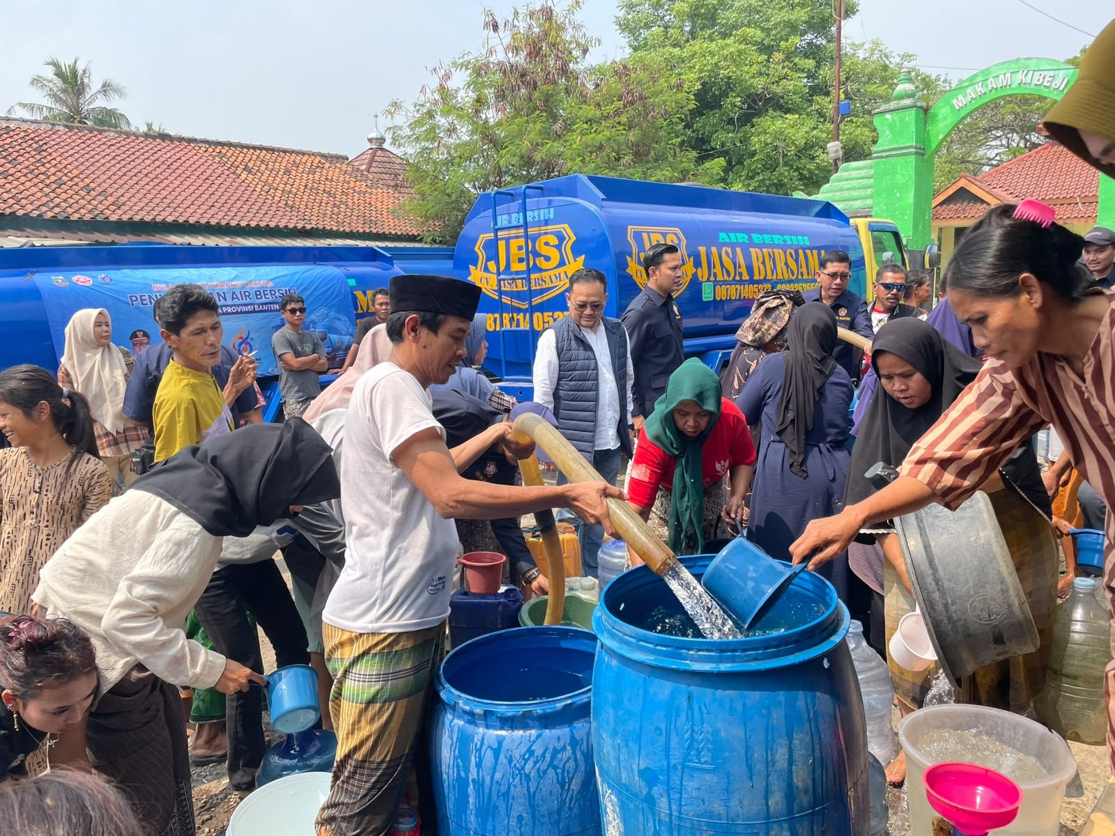Karang Taruna Banten Salurkan Bantuan Air Bersih
