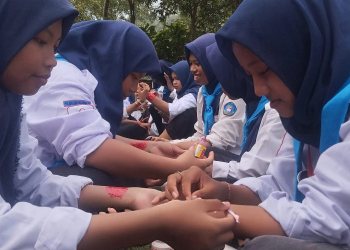PMR SMPN 5 Solear Latihan Membuat Luka Tiruan