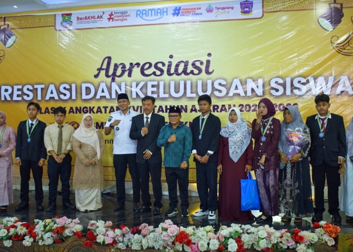 Dua Guru dan Tiga Wali Murid Berangkat Umrah Gratis, Air Mata Haru di Perpisahan SMPN 3 Teluknaga 