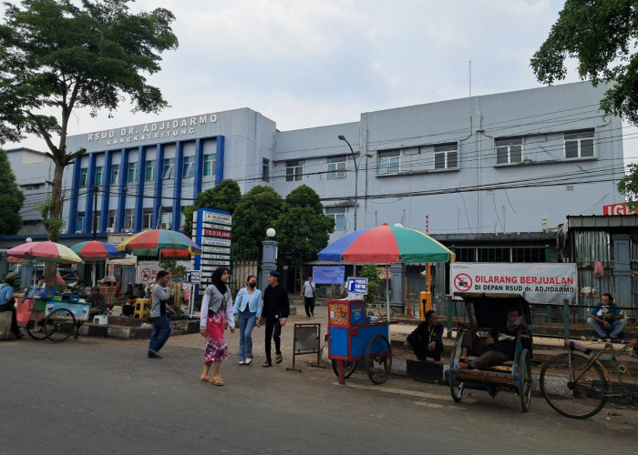 Ambulance Masuk Area RSUD Adjidarmo Dipungut Biaya Diprotes