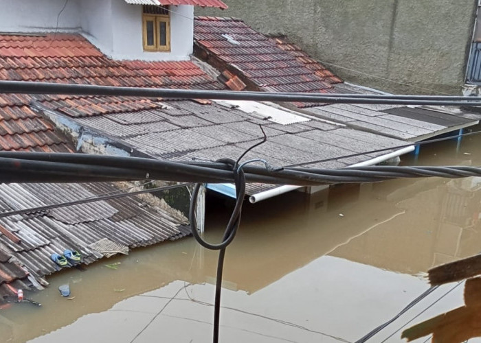 6.842 Warga Masih Menginap di Tenda Pengungsian Hari Kedua, Ketinggian Air di Periuk Damai Mencapai 5 Meter