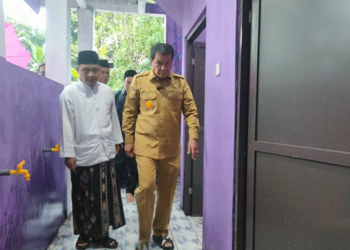 Bupati Maesyal Cek Sanitren di Darussalam Cisoka