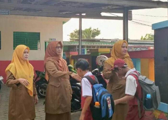 SDN Tobat IV: Suasana Ceria Warnai Hari Pertama Sekolah 