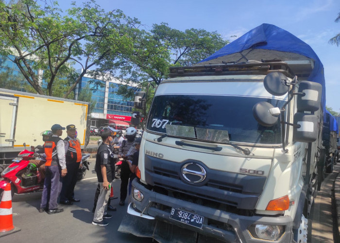 Langgar Aturan Jam Operasional, 44 Truk Ditilang