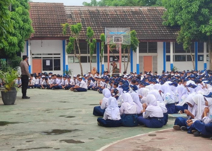 Polisi Ajak Siswa SMPN 1 Pakuhaji Jaga Kamtibmas 