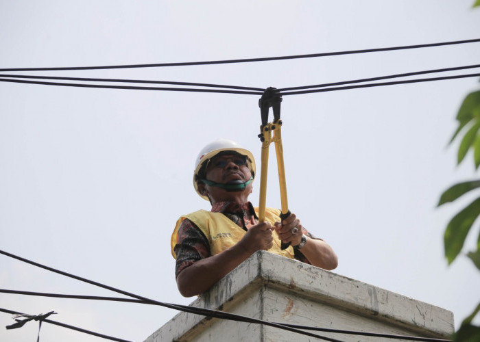 Semrawut, Wali Kota Potong Kabel Jaringan Internet