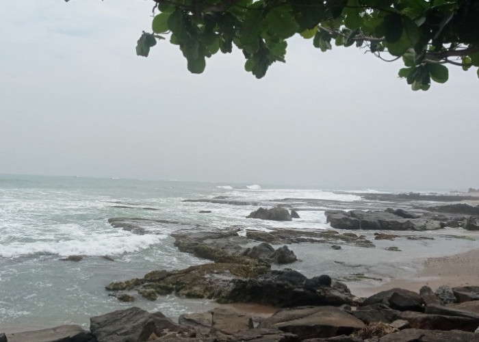 Wisatawan Agar Waspada Gelombang Laut Selatan