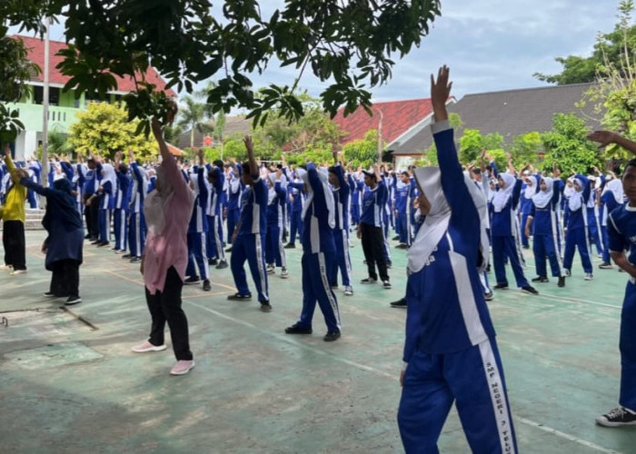 SMPN 3 Teluknaga: Usai Senam Bersama, Siswa Diajak Salat Duha