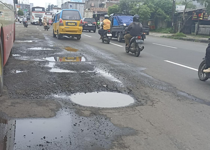 Jelang Arus Mudik, Jalan Berlubang Hiasi Jalur Utama Kota Serang, DPUPR Sebut: Kewenangan Provinsi dan Pusat
