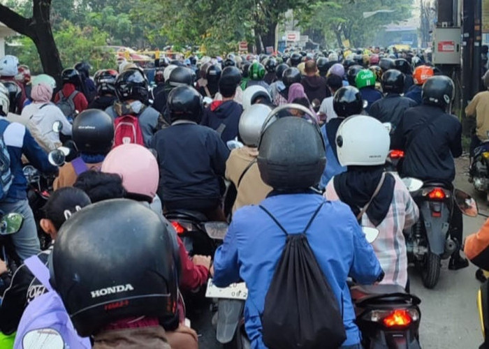 Jembatan Kuning Selalu Macet, Semakin Parah Karena Tidak Ada Petugas yang Atur Arus Lalu Lintas
