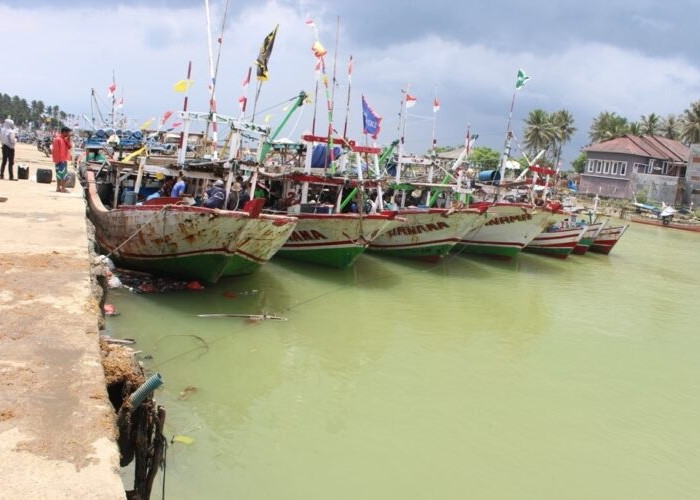 Nelayan Tetap Melaut Meski Anak Krakatau Status Siaga