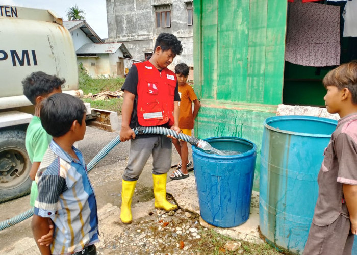Kisah Ari Kurniawan Relawan PMI Kota Tangerang di Tengah Banjir Bandang Aceh, Menjaga Asa dari Tangki Air