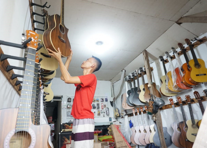 Sukses Jualan Online, Mantan OB Buka 7 Toko Gitar