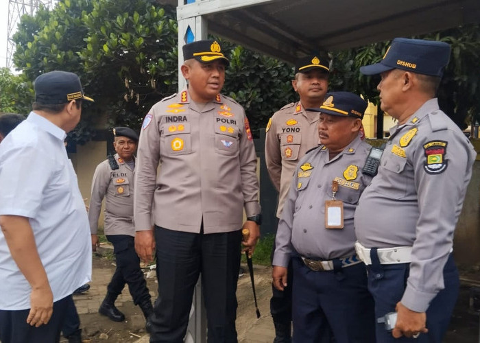 Kapolres Cek Pos Penyekatan Truk Tambang di Perempatan Kukun Rajeg