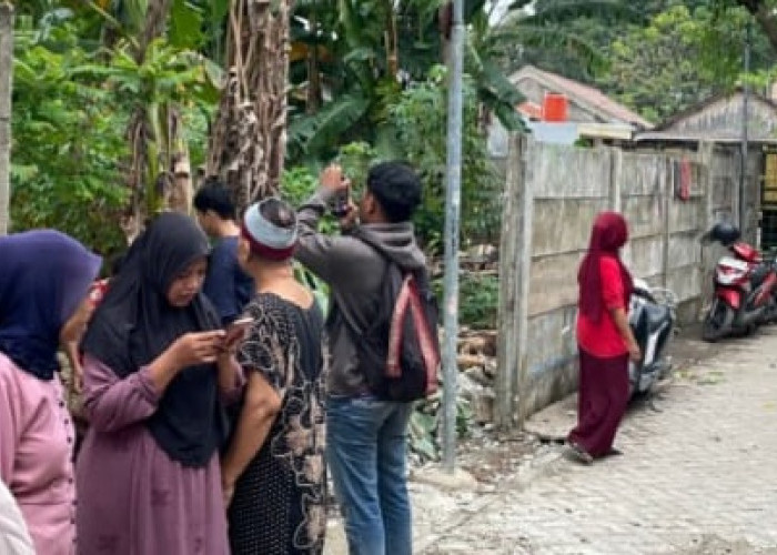 Warga Sambut Suka Ria Pembukaan Jalan