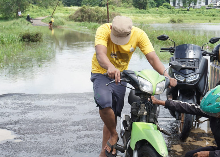 Jalan di Desa Jambu Terendam Banjir, Padahal Setiap Musrenbang Sudah Ajukan Penurapan