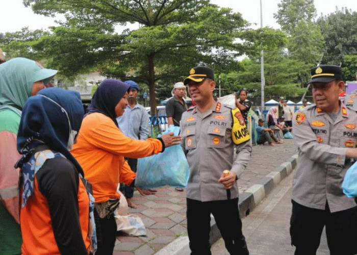 Polres Metro Tangerang Kota Tebar 200 Paket Sembako