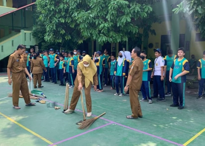 SMPN 5 Pasar Kemis Biasakan Siswa Jalankan PHLBS