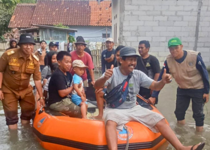 Kades Evakuasi Warga Korban Banjir