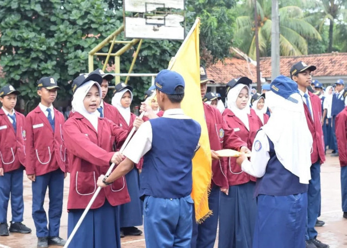 SMPN 1 Cisoka Lantik Pengurus OSIS