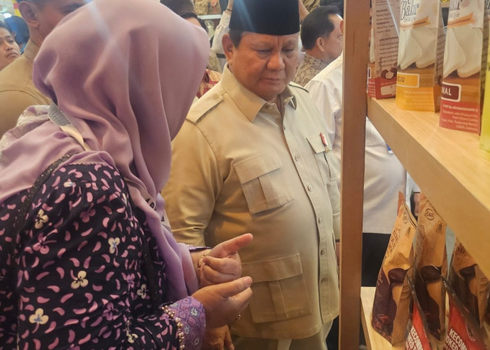 Prabowo Borong Keripik Bekatul, Produksi UMKM Kabupaten Tangerang di Apkasi Otonomi Expo