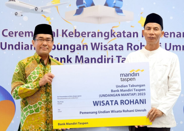 Delapan Nasabah Bank Mandiri Taspen Diberangkatkan Umroh