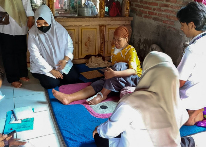 Fasilitasi Pengobatan Mantan PMI Penderita Ginjal, Camat Kronjo Respons Cepat Laporan Warga