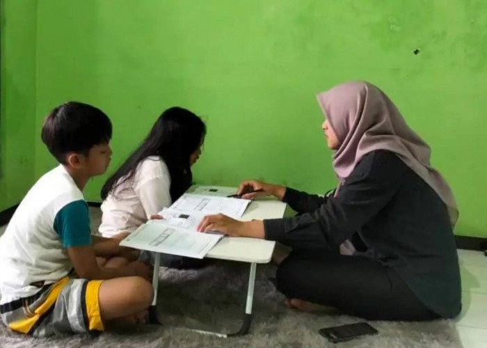 Gunakan WhatsApp Grup Orang Tua untuk PJJ, SDN Kramat V Terkendala Kuota
