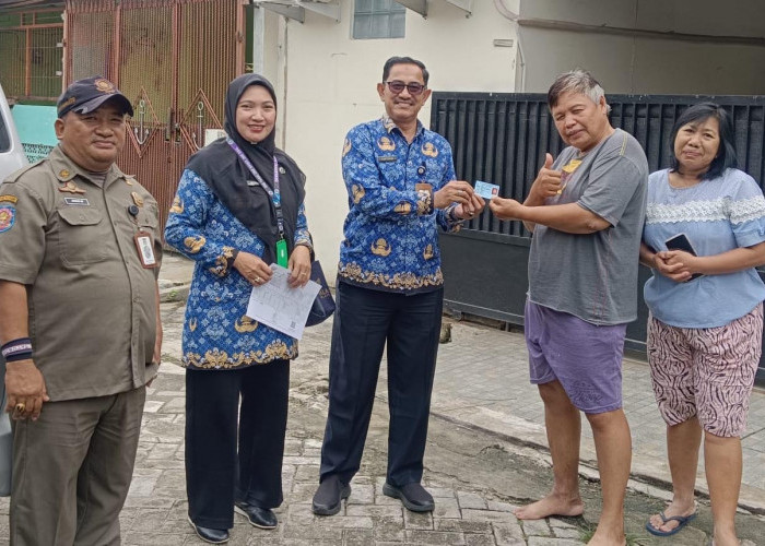 Antar e-KTP ke Rumah Warga, Kecamatan Pasar Kemis Permudah Pelayanan