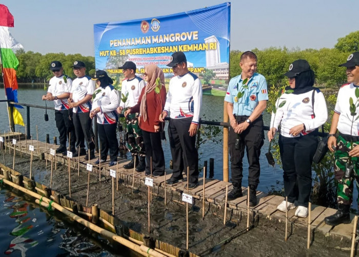 Kemenhan Gelar Baksos di Kampung Bahari
