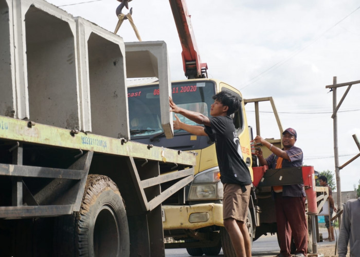 Proyek Drainase Depan PT Bosung Dilanjutkan