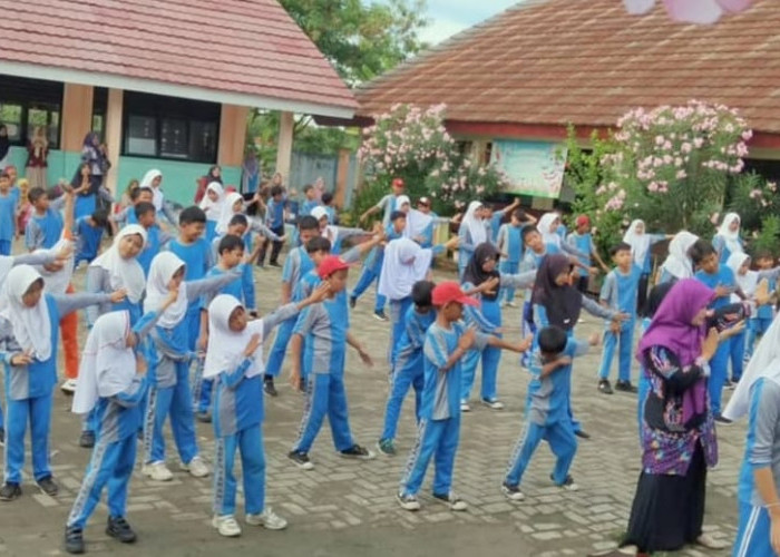 Jaga Kesehatan,  Ajak Siswa Senam Sehat