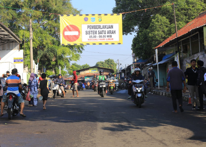 Jalan H. Usman Ciputat Mulai Diuji Coba Sistem Satu Arah Kendaraan