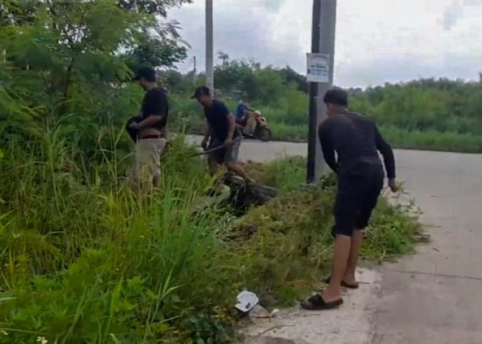 Warga Desak Pemdes Sukamanah Perbaiki Drainase