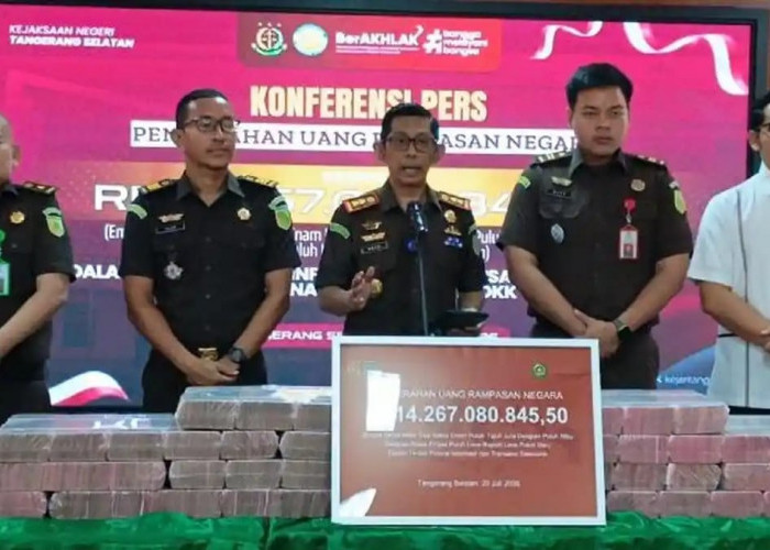 Kejari Serahkan Rp14,2 Miliar ke Negara, Uang Berasal dari Kasus Pinjol
