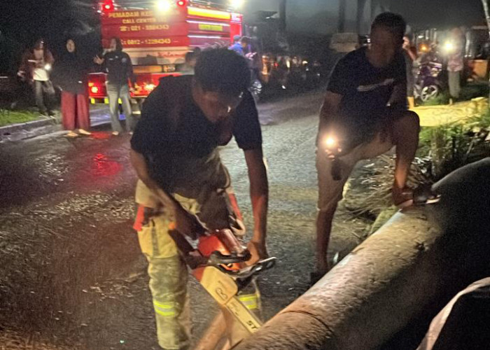 Cuaca Ekstrem Melanda Kabupaten Tangerang, Kawasan Adiyaksa Solear Porak-poranda