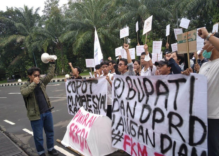 Mahasiswa Desak Sekda Mundur, Terkait Baliho Pencalonan Maesyal Rasyid Sebagai Calon Bupati Tangerang